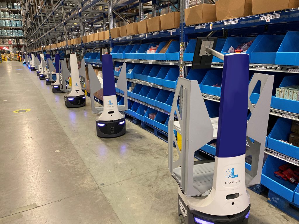 robot-trong-nha-kho-tu-dong
