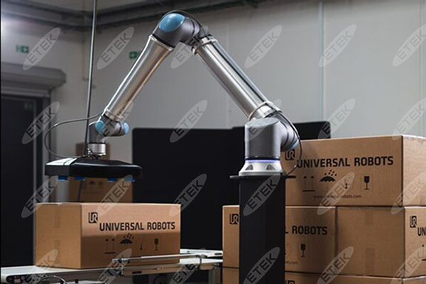 robot cong tac ur 20